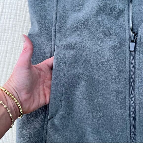Women's Lightweight Thermacheck 100 Fleece Vest in “Iron Heather” size small - Picture 9 of 14